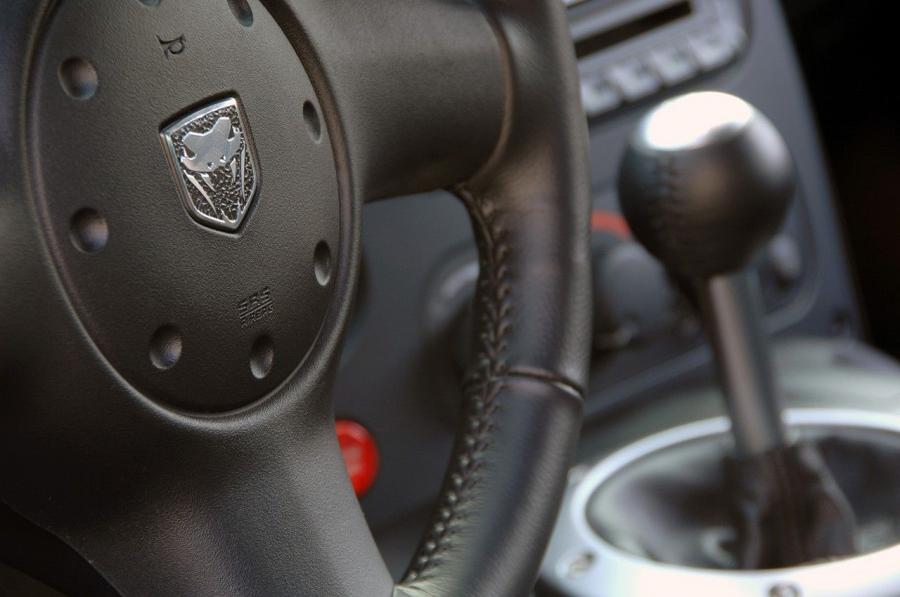 Детали интерьера Dodge Viper SRT10 ACR 2008 года  (фото 27 из 86)